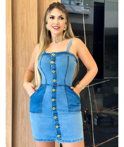 Light Dress With 11 Buttons: Charm And Versatility