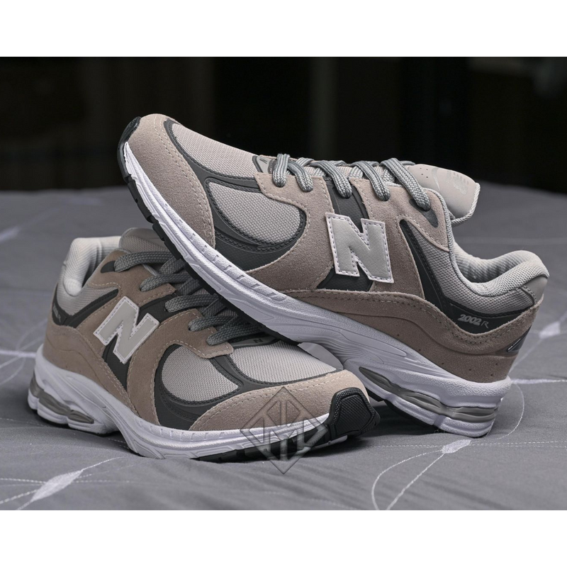PROMOÇÃO Tênis New Balance 2002 + 01 Brinde Kit de 06 Pares de Meias LUPO