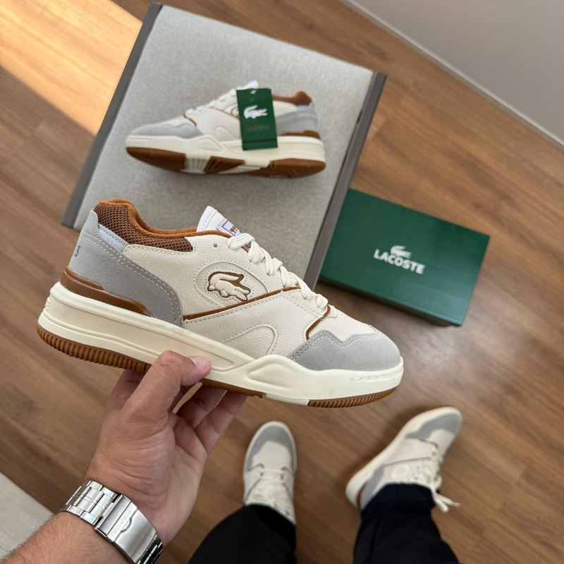TÊNIS LACOSTE TENNIS 1933 BEGE MARROM– LINHA PREMIUM