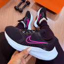 Tênis Nike Running Dowshift 11 – Preto/Pink