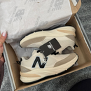 Tênis New Balance 990 – Primeira Linha Bege-Preto