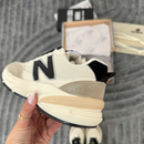 Tênis New Balance 990 – Primeira Linha Bege-Preto