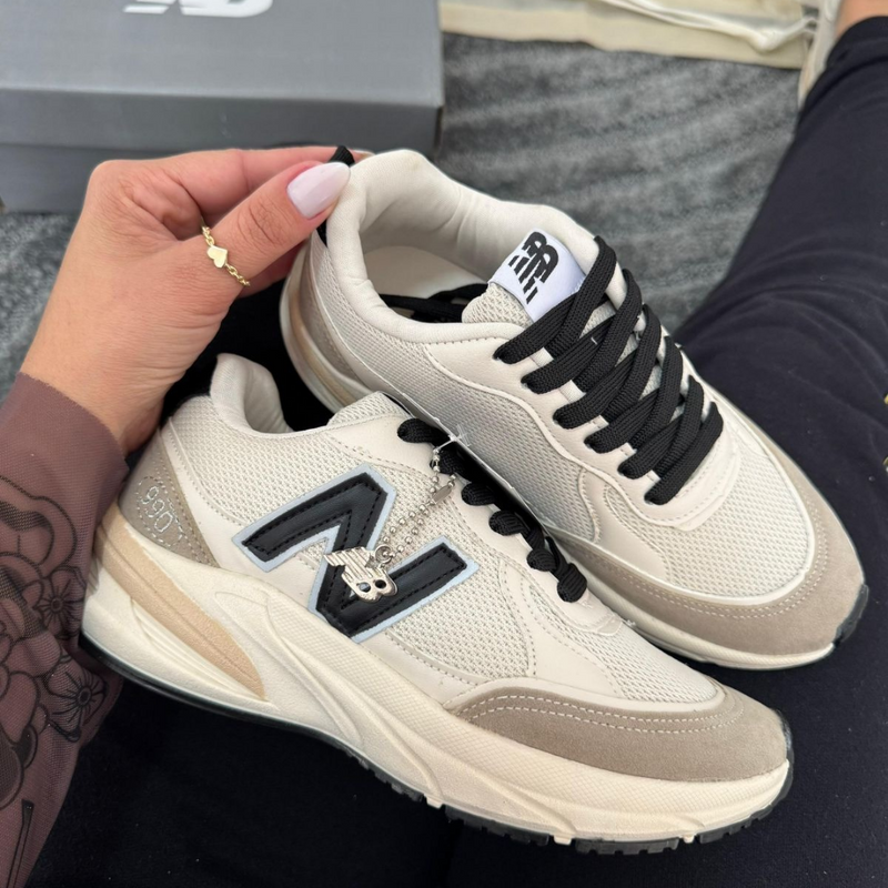 Tênis New Balance 990 – Primeira Linha Bege-Preto