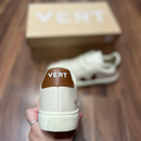 Tênis Feminino Vert Cadarço – Branco/Caramelo)