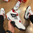 Bota Jordan 4 Branco Vermelho – Estilo Exclusividade e Conforto