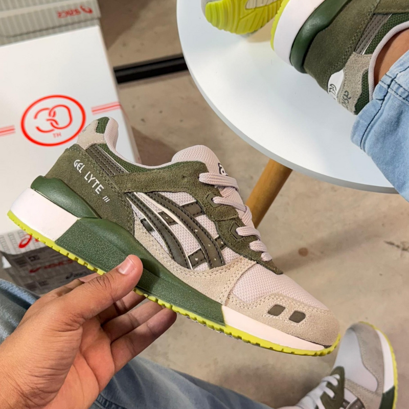 Cheap men's gym and walking sneakers gel lyte launch