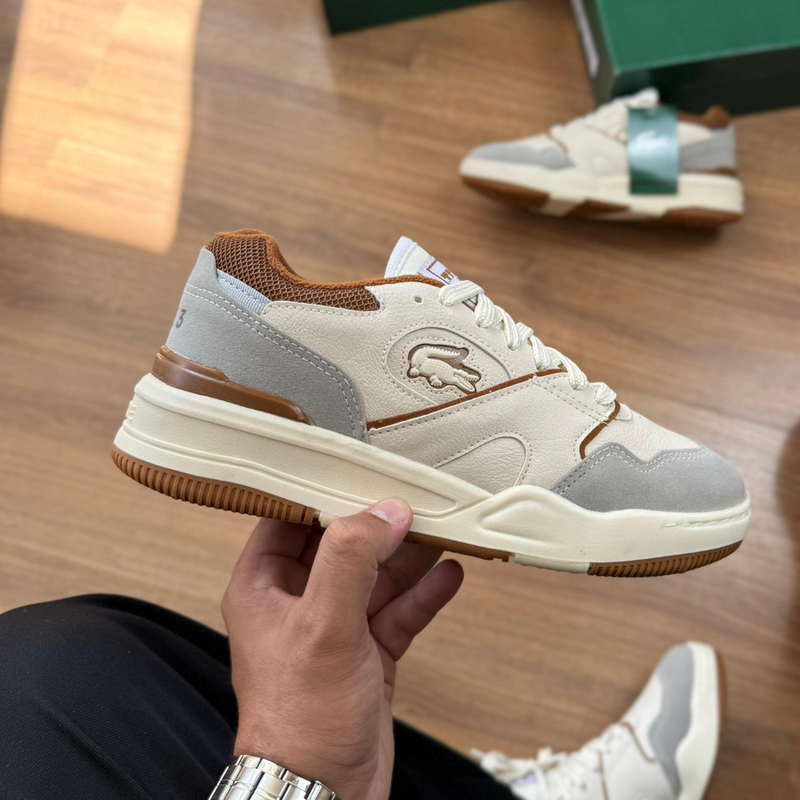 TÊNIS LACOSTE TENNIS 1933 BEGE MARROM– LINHA PREMIUM