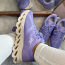 ON CLOUD LILÁS – CONFORTO LEVEZA E ELEGÂNCIA EM CADA PASSO