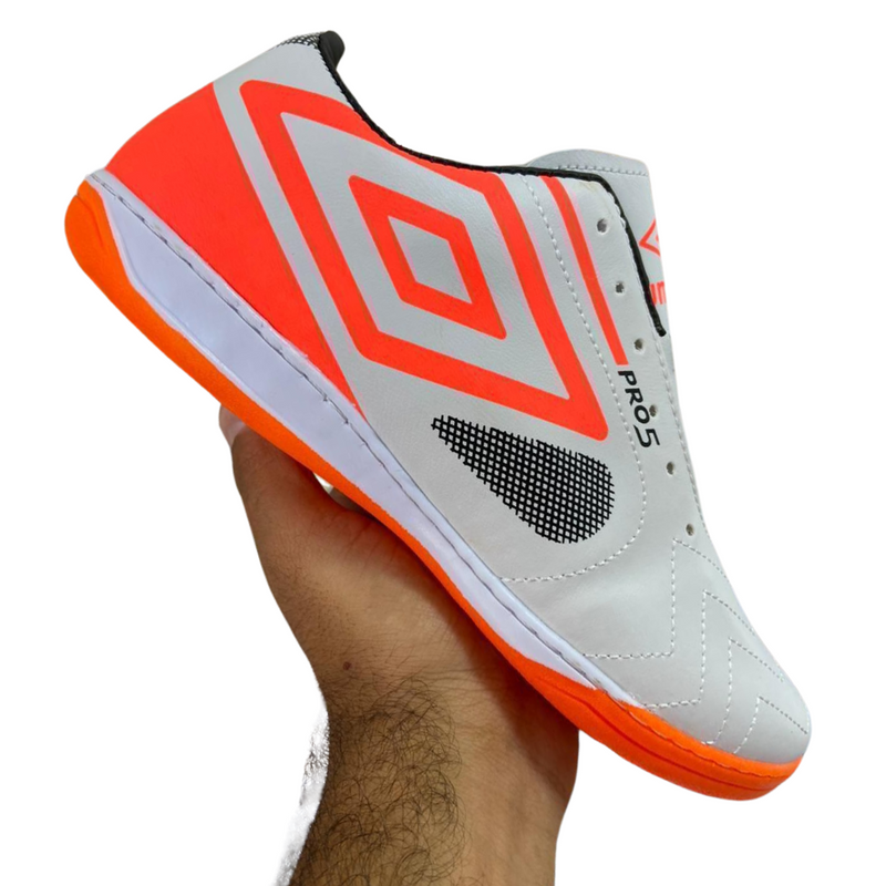 Chuteiras Umbro - Solado Quadra/Campo/Society