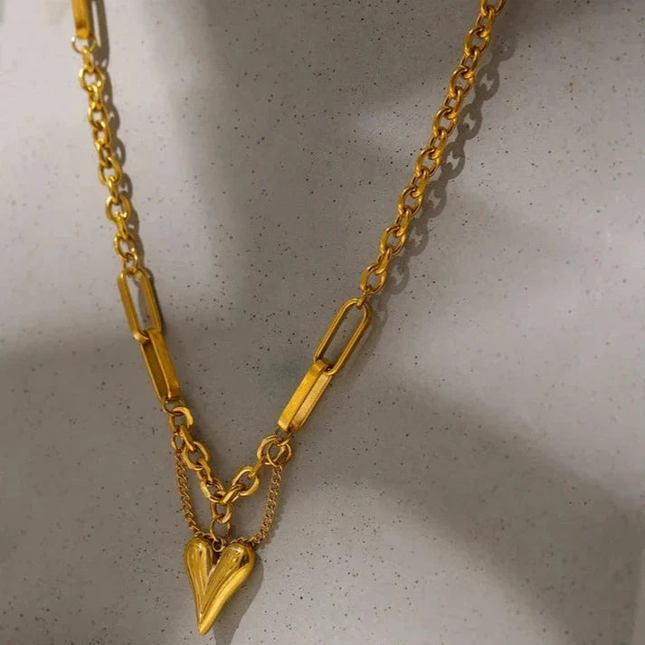 Colar Luxo Detalhado com Pingente de Coração