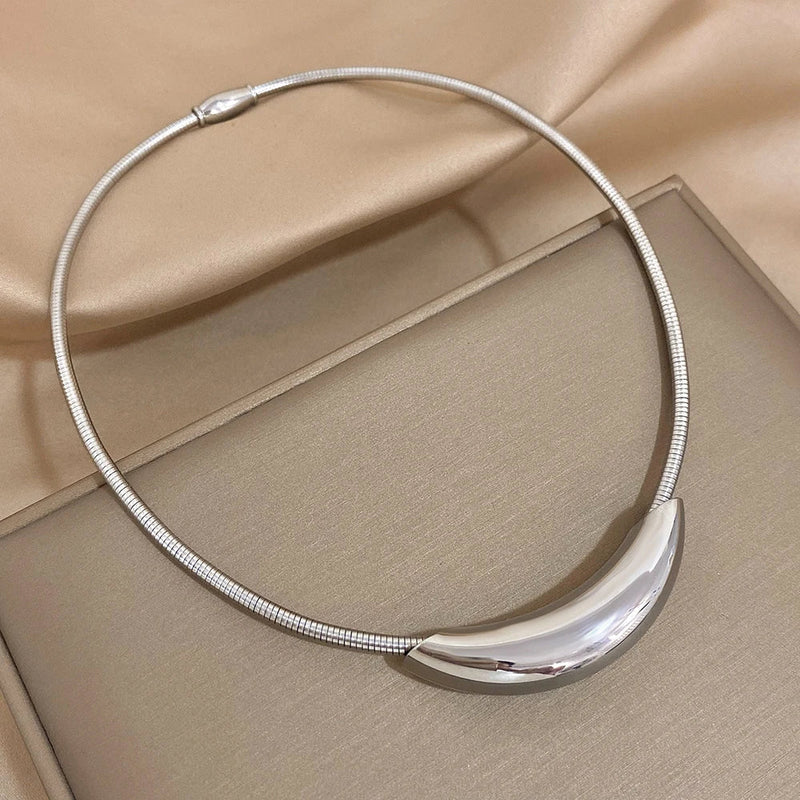 Gargantilha Tubo Curvado