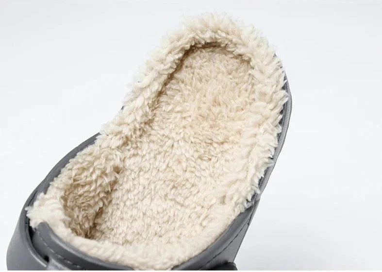 Chinelo de Inverno Forrado com Detalhes Flow
