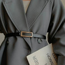 Cinto de Couro com Fivela Retangular Dourada