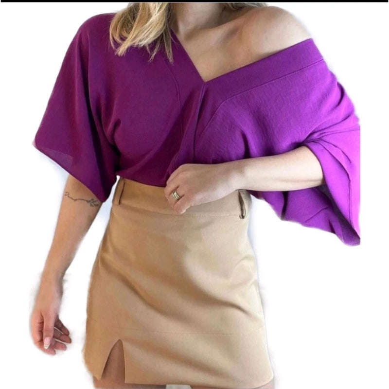 Women's blouse with solid batwing sleeves, good quality dune fabric. (Code 11)