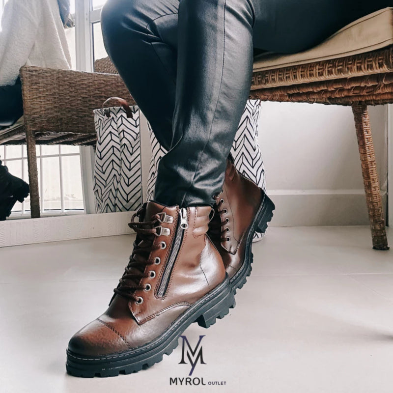 Women's Tractored Boots with Zipper Short Top