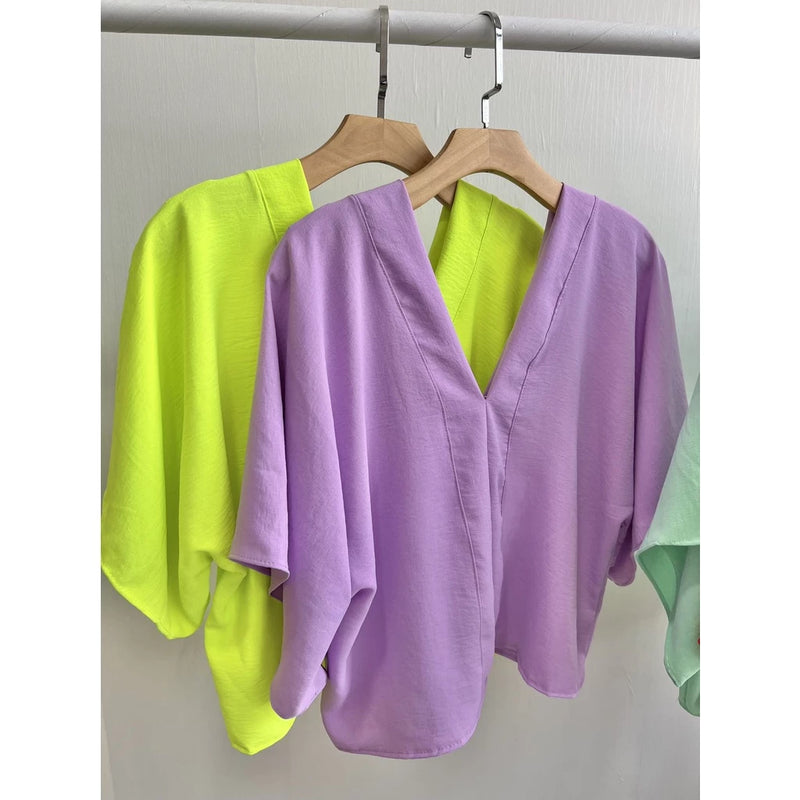 Women's blouse with solid batwing sleeves, good quality dune fabric. (Code 11)