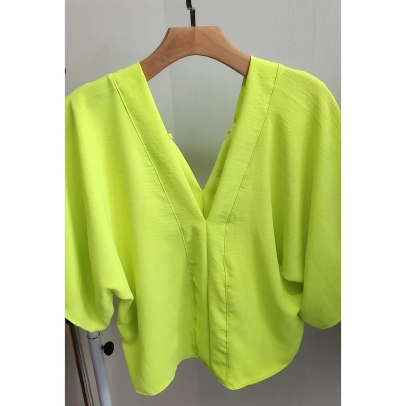 Women's blouse with solid batwing sleeves, good quality dune fabric. (Code 11)